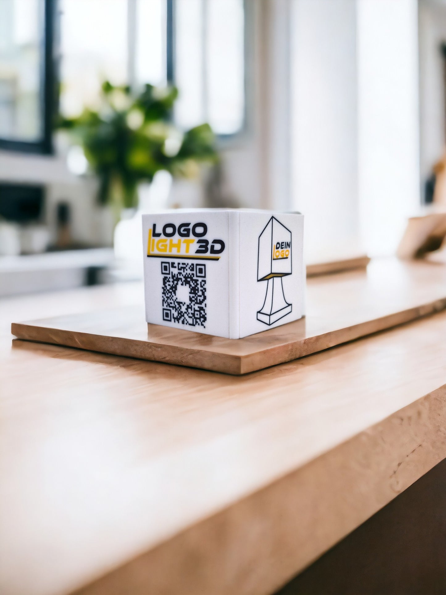 Design Cube "Social Media" - LED Aufsteller mit QR-Code und ihrem Logo - Einzigartige Markenpräsentation