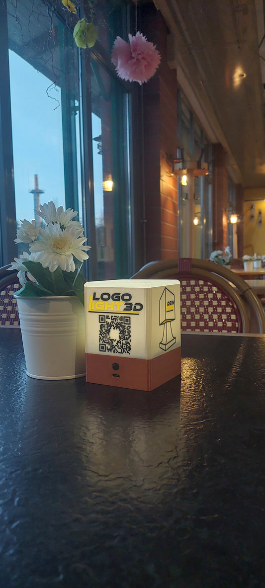 Design Cube "Social Media" - LED Aufsteller mit QR-Code und ihrem Logo - Einzigartige Markenpräsentation